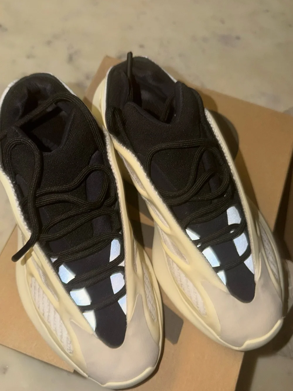 adidas yeezy 700